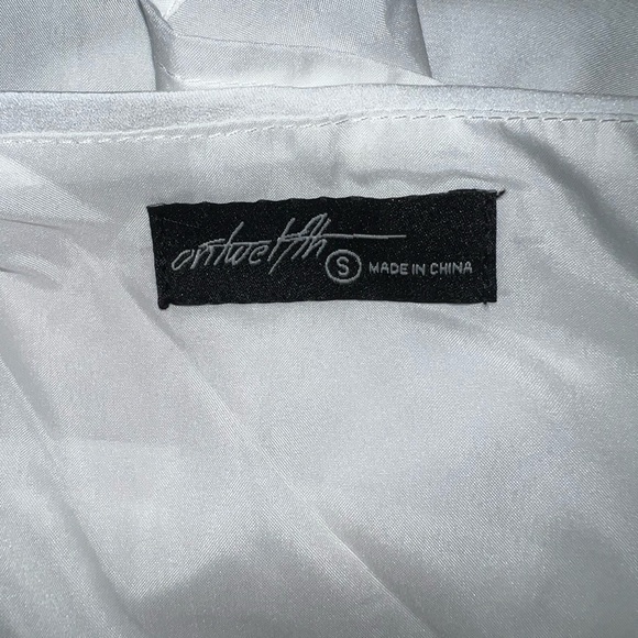 Chic White Camisole Top for Women - Picture 5 of 6